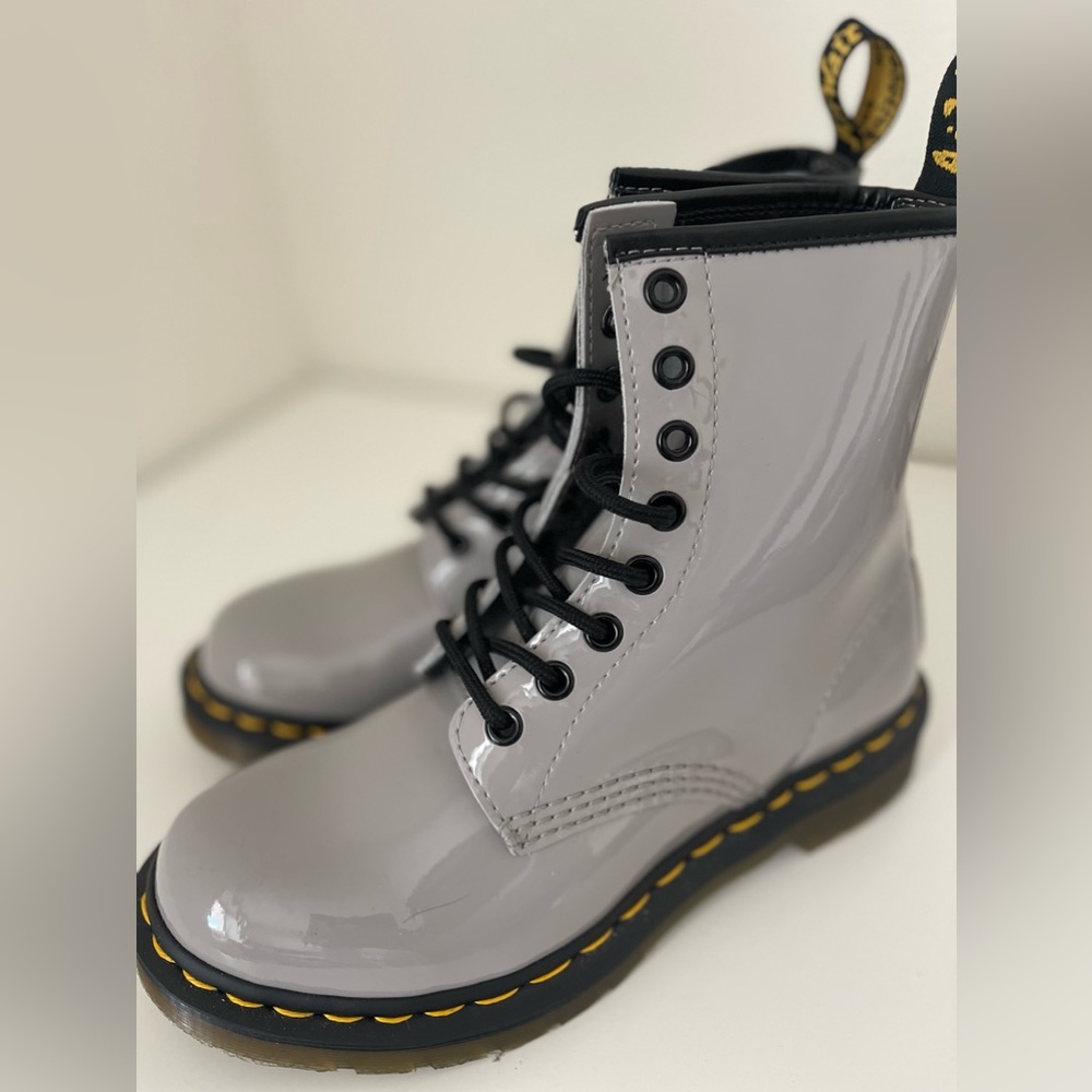 Dr Martens 1460 WOMEN'S PATENT LEATHER LACE UP BOOTS Grey